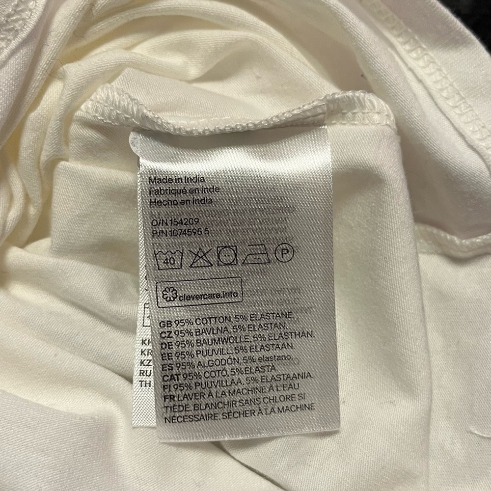 Dividcd Nwot Basic White Too. Size Medium - image 6